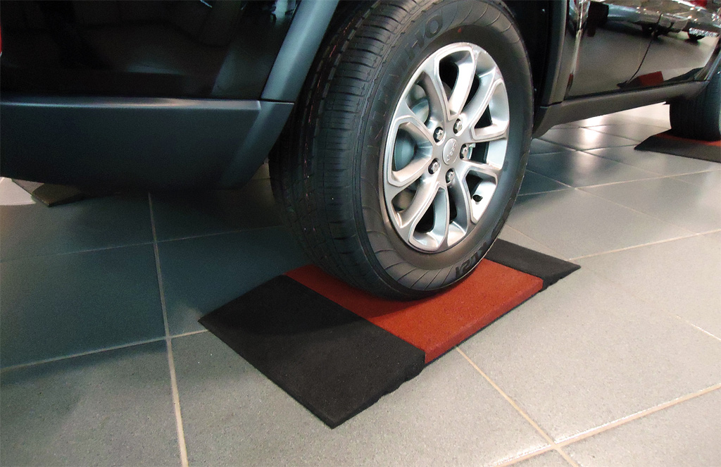 Reifenschoner schützen vor Standplatten in der Garage