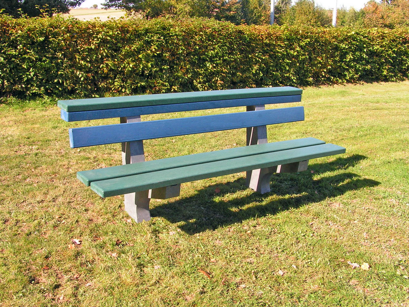 Jugendbank Tremezzo aus Recycling Kunststoff Jugendbank Parkbank Sitzbank